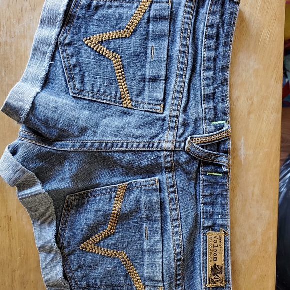 Volcom Shorts - Picture 2 of 2